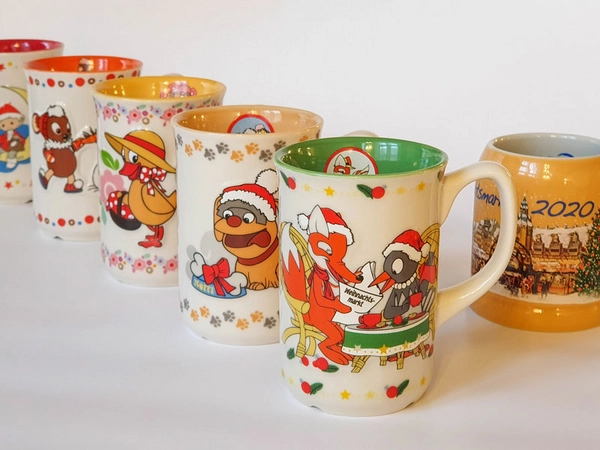 Fünfter Jahrgang der Sandmännchen-Motive auf der Kindertasse des Leipziger Weihnachtsmarktes: Fuchs und Elster, Foto: Stadt Leipzig / kh / ag
