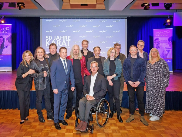 v.l.n.r.: Kim Fisher, Martin Becker, Claudius Dreilich, Ralf Ludwig, Bernd Römer, Daniel Bätge, Heiko Jung, Olaf Jacobs, Uta Bretschneider, Lutz Pehnert, Denny Niesar, Andreas Fritsch und Jana Brandt, Foto: MDR / Marco Prosch