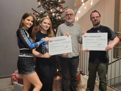 Spendenschecks der Filmplakatbörse von Cineplex Leipzig und Allee-Center übergeben