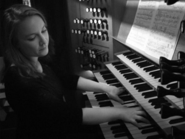 Organistin: Babett Hartmann, Foto: Thomaskirche