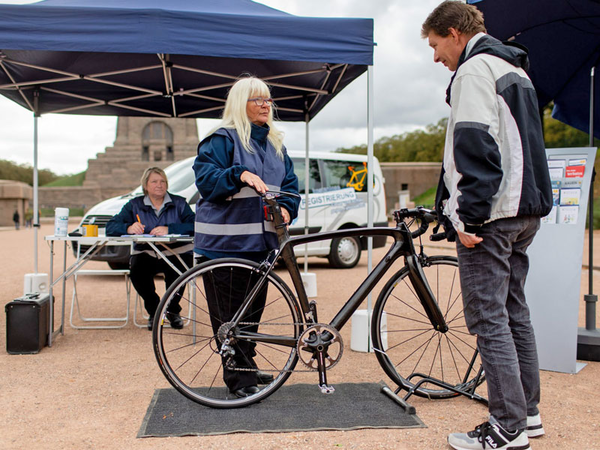 Fahrradcodierung in Leipzig, Foto: Kommunaler Eigenbetrieb Leipzig/Engelsdorf
