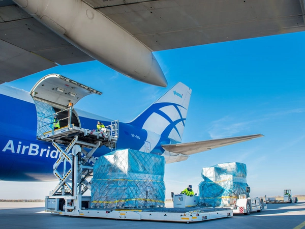 Frachtverladung am Flughafen Leipzig/Halle, Foto: Flughafen Leipzig/Halle GmbH, Kathrin Falke