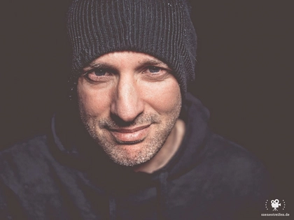 Kabarettistisches Comedy-Programm über die Menschheit von und mit Armin Sengbusch