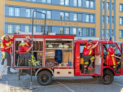 Kinderbuchklassiker »Bei der Feuerwehr wird der Kaffee kalt« feiert als Sommertheater Premiere