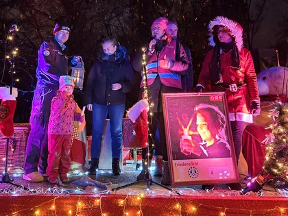 Besuch vom Weihnachtsbrummi und Ankunft des ORF-Friedenslichtes beim Kinderhospiz Bärenherz Leipzig