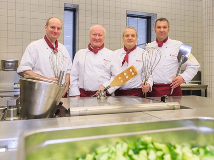 Dreiköpfiges Team übernimmt Leitung der Mensa am Park Dreiköpfiges Team übernimmt Leitung der Mensa am Park