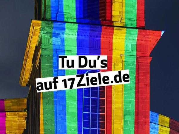 In den kommenden Tagen erleuchten fünf Rathäuser in bunten Farben und inspirierenden Statements. Foto: Engagement Global / Kolja Schmidt