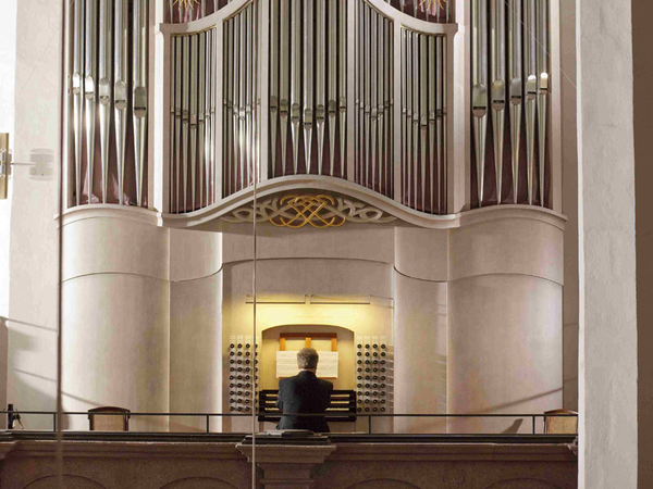 Thomasorganist an der Bach-Orgel, Foto: Thomaskirche