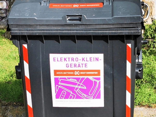 Sammelbehälter für Elektrokleingeräte, Foto: Stadtreinigung Leipzig