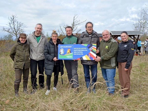 Waldmeisterschaft: Pflanzaktion im ehemaligen Tagebau Peres, Foto: Andreas Schmidt