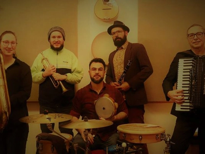 Fête de la musique: Konzert mit Klezmer Muskel Kater vor dem Zeitgeschichtlichen Forum Leipzig