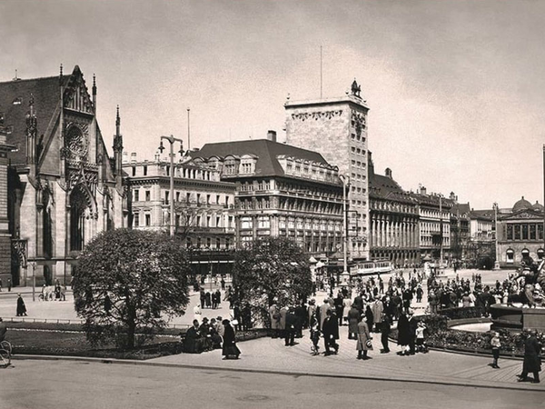 Titelbild Kalender 2021: Augustusplatz um 1930, Foto: Stadtgeschichtliches Museum Leipzig / Atelier Paul Faulstich