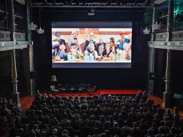 Kurzsuechtig Festival: Insgesamt 29 Filme laufen von Mittwoch bis Samstag jeweils ab 19.30 Uhr im Wettbewerb des KURZSUECHTIG Kurzfilmfestivals in der Schaubühne Lindenfels. Foto: KURZSUECHTIG e. V.