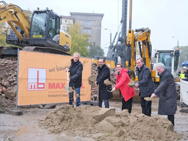 Symbolischer erster Spatenstich für das IFL auf dem Leuschner-Platz, Foto: Stadt Leipzig / sf