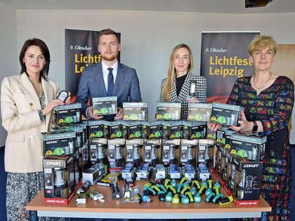 Taschenlampen für die Ukraine - erfolgreiche Spendenaktion der Lichtfest-Städte
