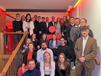 25 Auszubildende der Sparkasse Leipzig erhalten ihre Abschlusszeugnisse