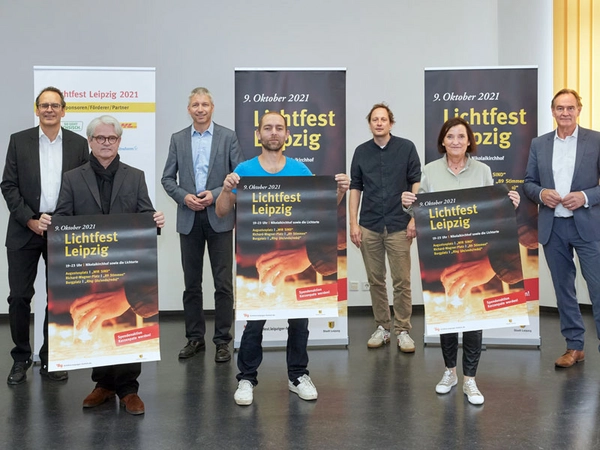 Präsentierten das neue Lichtfestkonzept und das Programm rund um den 9. Oktober 2021: Volker Bremer, Michael Kölsch, Bernhard Stief, Denis Bivour und Florian Giefer, Marit Schulz, Burkhard Jung, Foto: LTM / PUNCTUM Alexander Schmidt