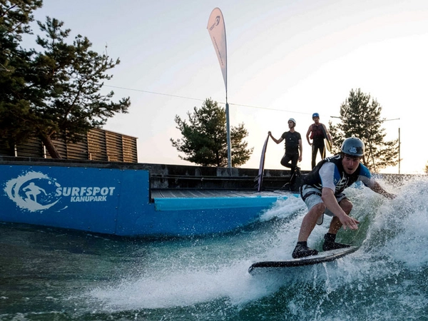 Wellensurfen, Foto: Kanupark Markkleeberg