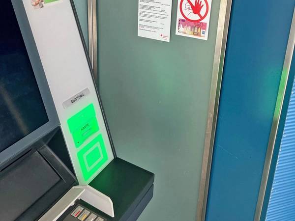 Hinweisschild Farbsicherung, Foto: Sparkasse Leipzig