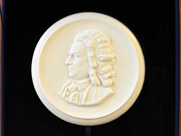 Bach-Medaille der Stadt Leipzig 2009, Foto: Bach-Archiv Leipzig / Gert Mothes