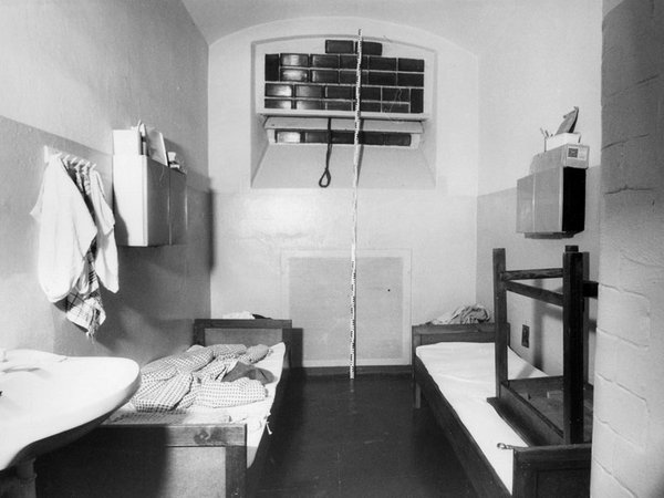 Foto: Suizidversuch im Leipziger Stasi-Gefängnis (1983), Quelle: BArch, MfS, BV Leipzig, Abt. XIV, Nr. 00692/01, Seite 0006, Bild 1