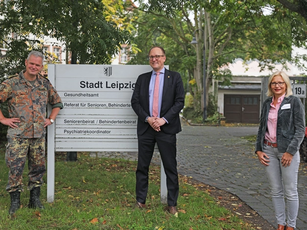 Generalarzt Dr. Bruno Most, Ulrich Hörning und Dr. Claudia Korebrits, Foto: Bundeswehr / Paulina Englowski