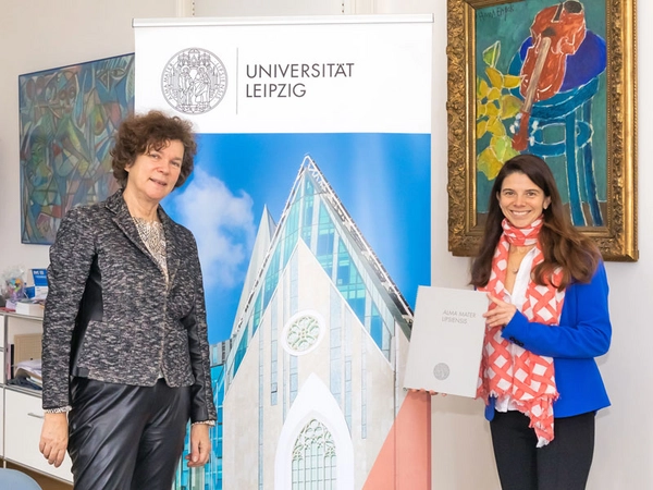 Nach der Vertragsunterzeichnung in Leipzig: Die Rektorin der Universität Leipzig, Prof. Dr. Beate Schücking (links), und Prof. Dr. Solveig Richter von der Fakultät für Sozialwissenschaften und Philosophie der Universität Leipzig, Foto: Swen Reichhold