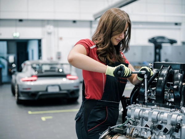 Im Porsche Ausbildungszentrum, Foto: Porsche AG - Leipzig