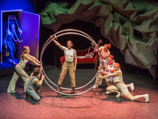 Krystallpalast Varieté Leipzig: Varietéshow „SCHWERELOS – Moderne Artistik“, Foto: Andreas Schmidt