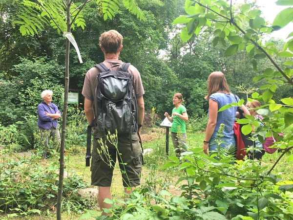 Führung duch den Stadtgarten Connewitz, Foto: Ökolöwe e. V.