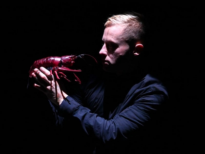 Premiere "UNTIEFE a depthless place" am Figurentheaterzentrum Westflügel in Leipzig