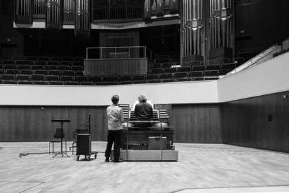 Portraitkonzert »Two Play To Play« im Institut für Zukunft