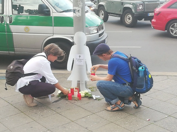 Mahnwache in der Berliner Kleiststraße, Foto: FUSS e.V.