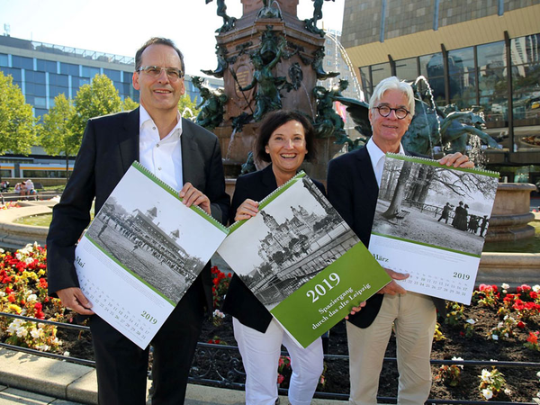 Präsentation des Historischen Kalender 2019 vor dem Mendebrunnen, Foto: Andreas Schmidt Präsentation des Historischen Kalender 2019 vor dem Mendebrunnen, Foto: Andreas Schmidt