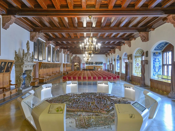 Altes Rathaus Leipzig: Ständige Ausstellung im Festsaal mit Stadtmodell, Foto: Markus Scholz