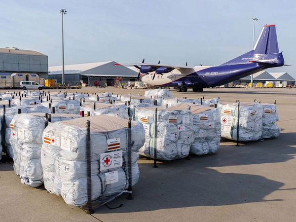 Abfertigung für DRK am Flughafen Leipzig-Halle, Foto: Mitteldeutsche Flughafen AG