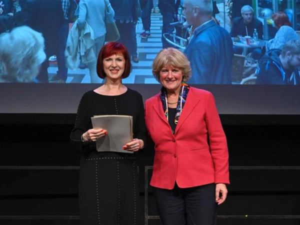 Staatsministerin Monika Grütters mit Petra Klemann, Geschäftsführerin der Passage Kinos, Foto: Passage Kinos