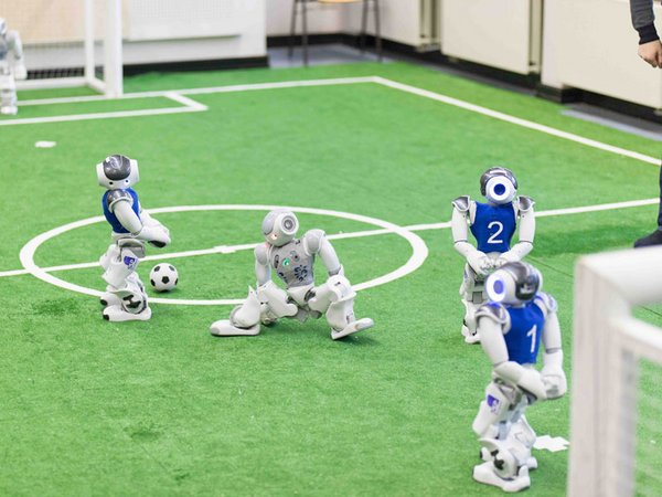 Die fußballspielenden HTWK-Robots sind beim HIT mit von der Partie. Foto: HTWK Leipzig