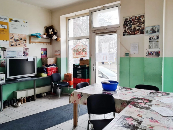 Speiseraum mit Spendentisch, Foto: Straßenkinder e.V.