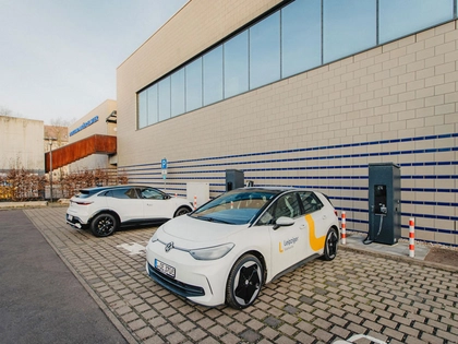 Schwimmen und dabei Strom laden: Erste E-Ladesäulen bei den Leipziger Sportbädern