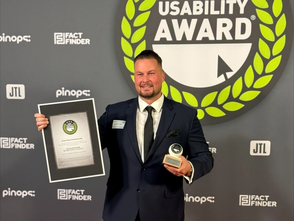 Robert Cipin nimmt den Shop Usability Award 2026 für Flaschenland entgegen