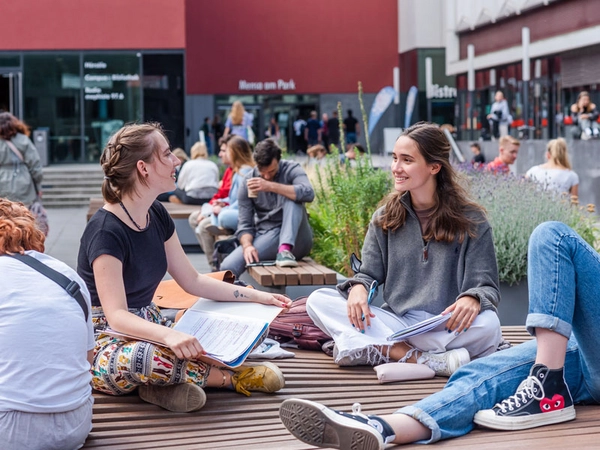 Der Studieninformationstag bietet wieder die Möglichkeit, sich ein Bild von den Studienmöglichkeiten und dem Campusleben zu machen. Foto: Kirsten Nijhof / Universität Leipzig