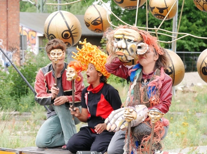 Die rote Zora als Spätsommervorstellung auf dem Burgplatz und im Rabet