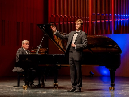 Samuel Robertson siegt beim Wettbewerb „Leipziger Gesangspreis“ an der HMT Leipzig