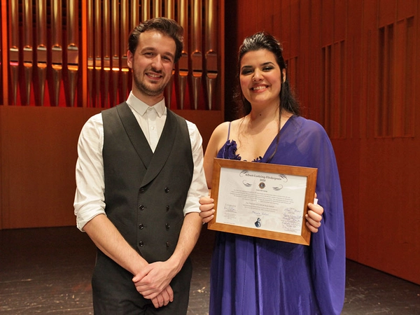  Lortzing-Preisträgerin Marcela Rahal mit ihrem Korrepetitor Diogo Mendes, der einen der beiden Notengutscheine für die beste studentische Klavierbegleitung gewann, Foto: Siegfried Duryn