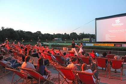 6800 Besucher beim Sommerkino auf der Galopprennbahn Scheibenholz
