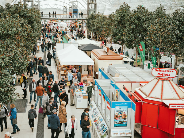 Ob Spaghetti aus dem Parmesanleib, asiatische Nudelboxen, deftige, ungarische Langos oder verrückte Knödelkombinationen: Auf der GenussReise gab es für jeden Geschmack etwas. Foto: Landesmesse Stuttgart GmbH