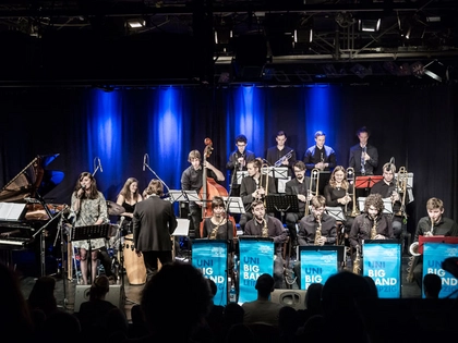 Die Unibigband Leipzig läutet in der naTo den Semesterabschluss ein