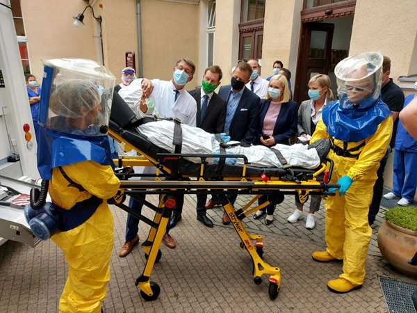Ministerpräsident Michael Kretschmer besichtigt Klinik für Infektiologie, Foto: Klinikum St. Georg / Felix Kurtze