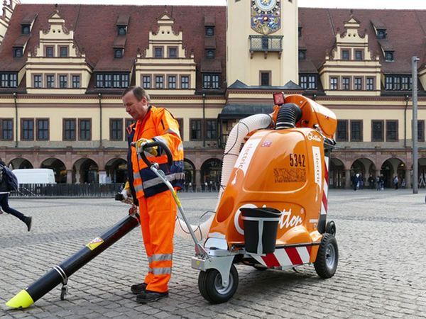 Stadtmüllsauger im Einsatz, Foto: Stadtreinigung Leipzig